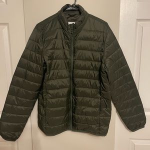 Men’s Old Navy green zipper puffer coat, size medium.